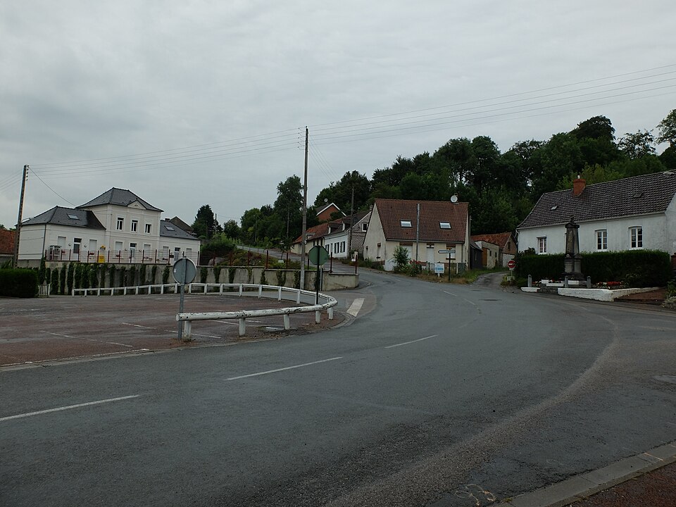 Fillièvres — Place du commandant Louis Helle — 2