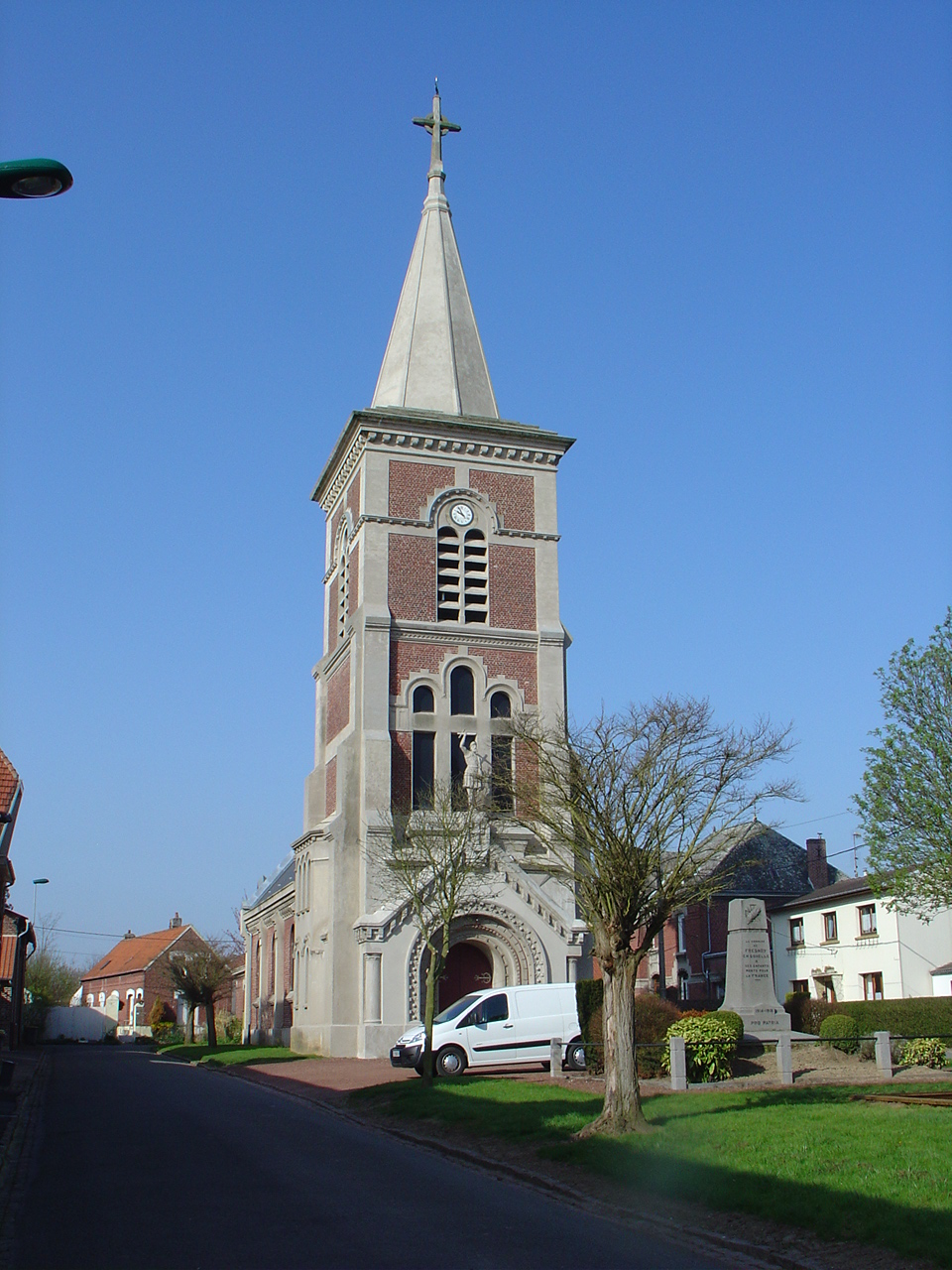Fresnoy — en — Gohelle église2