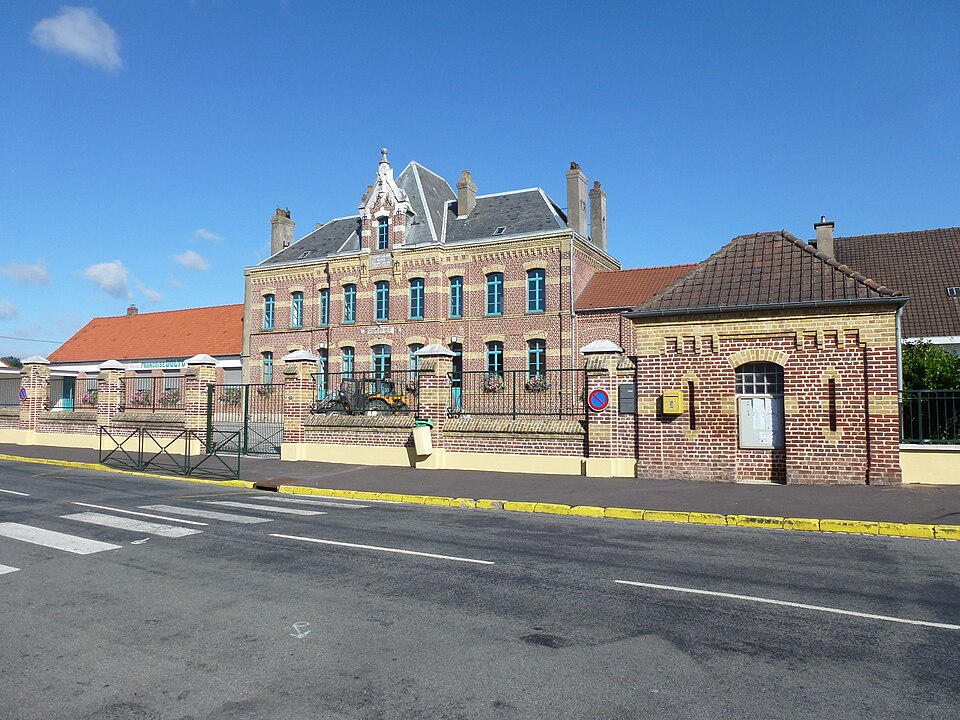 Helfaut (Pas — de — Calais, Fr) mairie et écoles