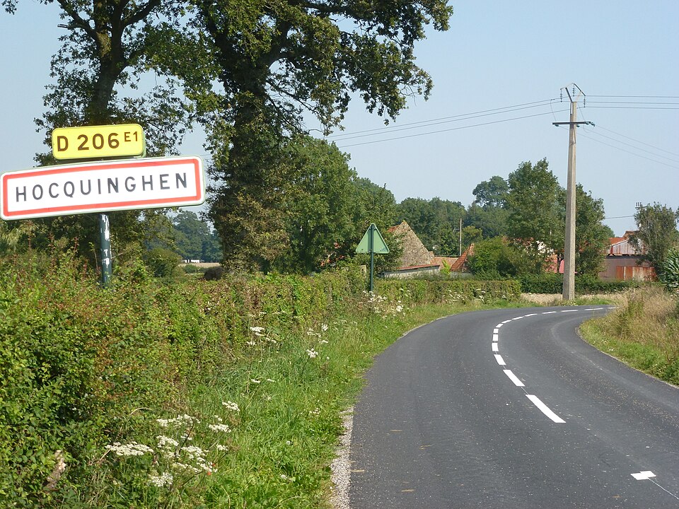 Hocquinghen (Pas — de — Calais) city limit sign