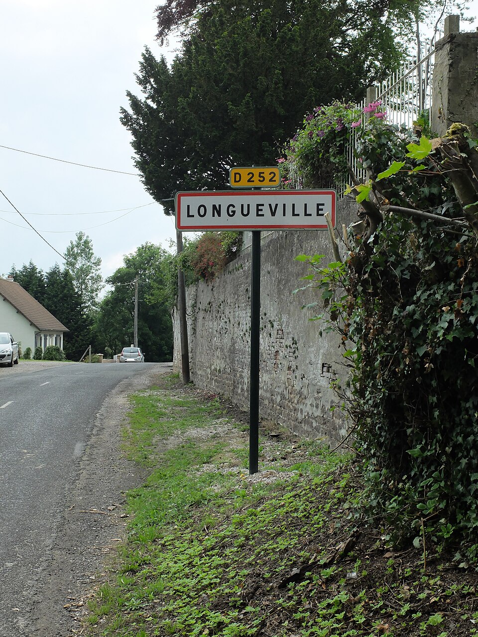 Longueville (Pas — de — Calais) — Panneau d'entrée