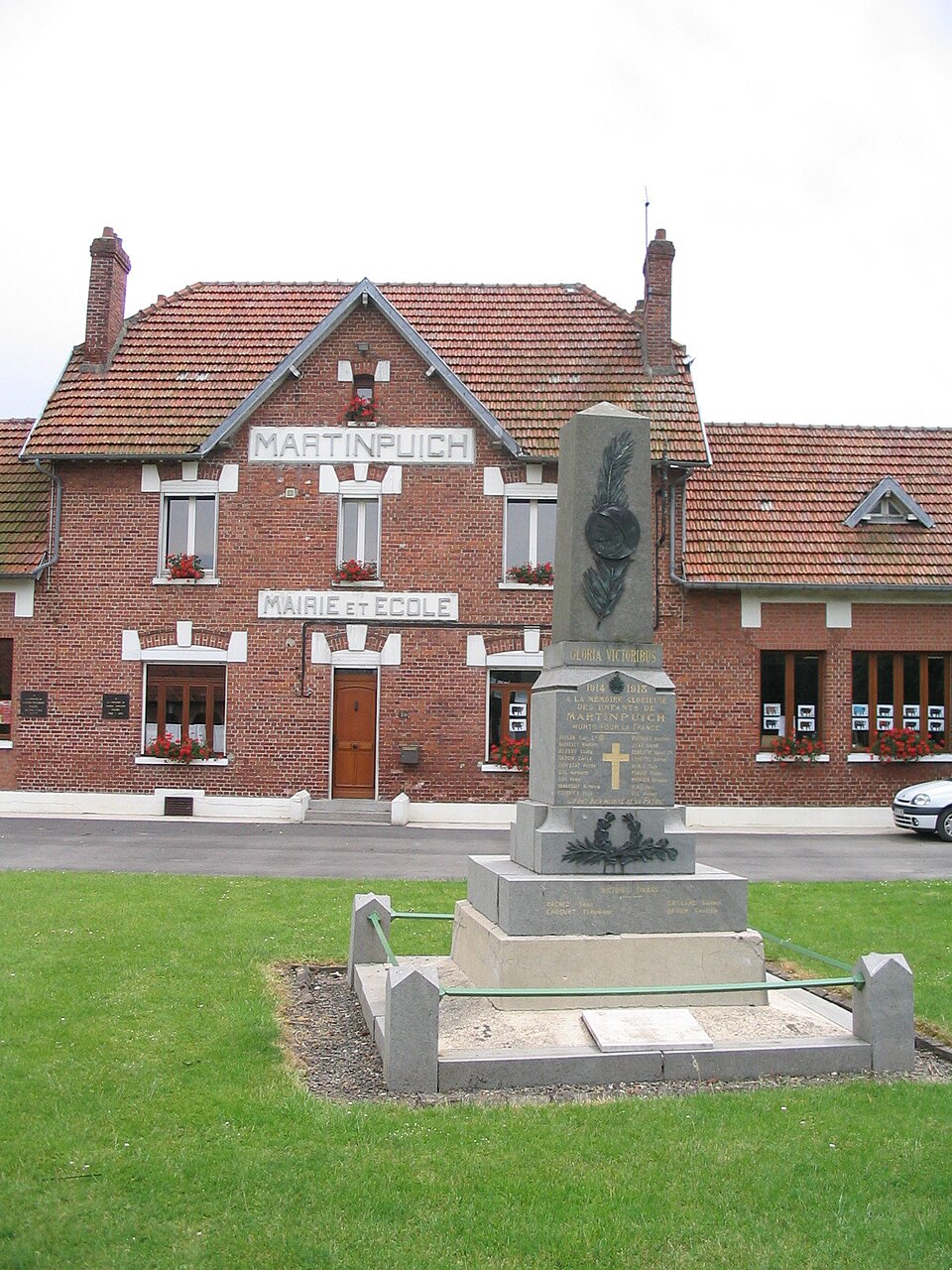 Martinpuich monument aux morts