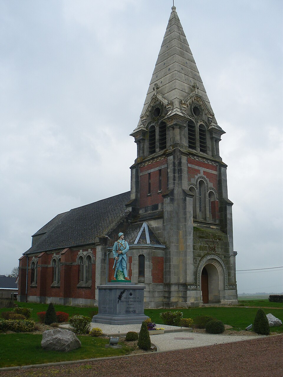 Neuville — Bourjonval — Eglise et monument aux morts