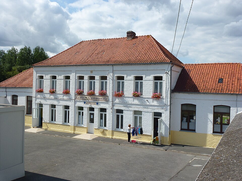 Ouve — Wirquin (Pas — de — Calais) mairie et école