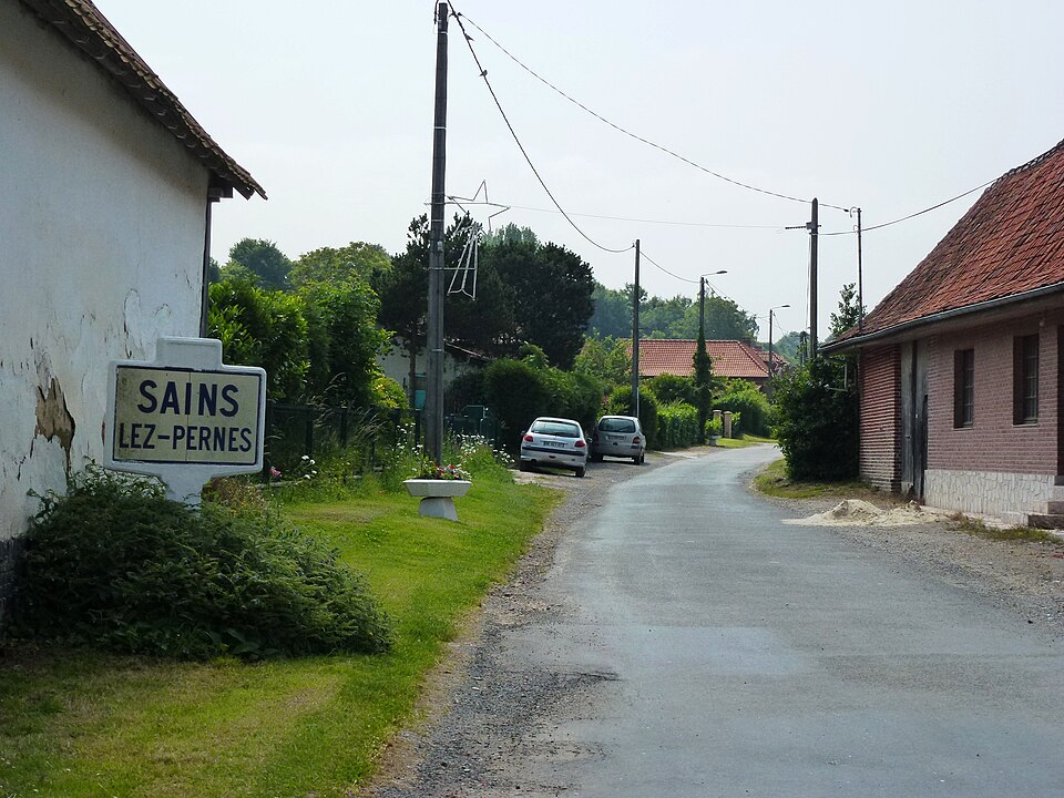 Sains — lès — Pernes (Pas — de — Calais, Fr) city limit sign