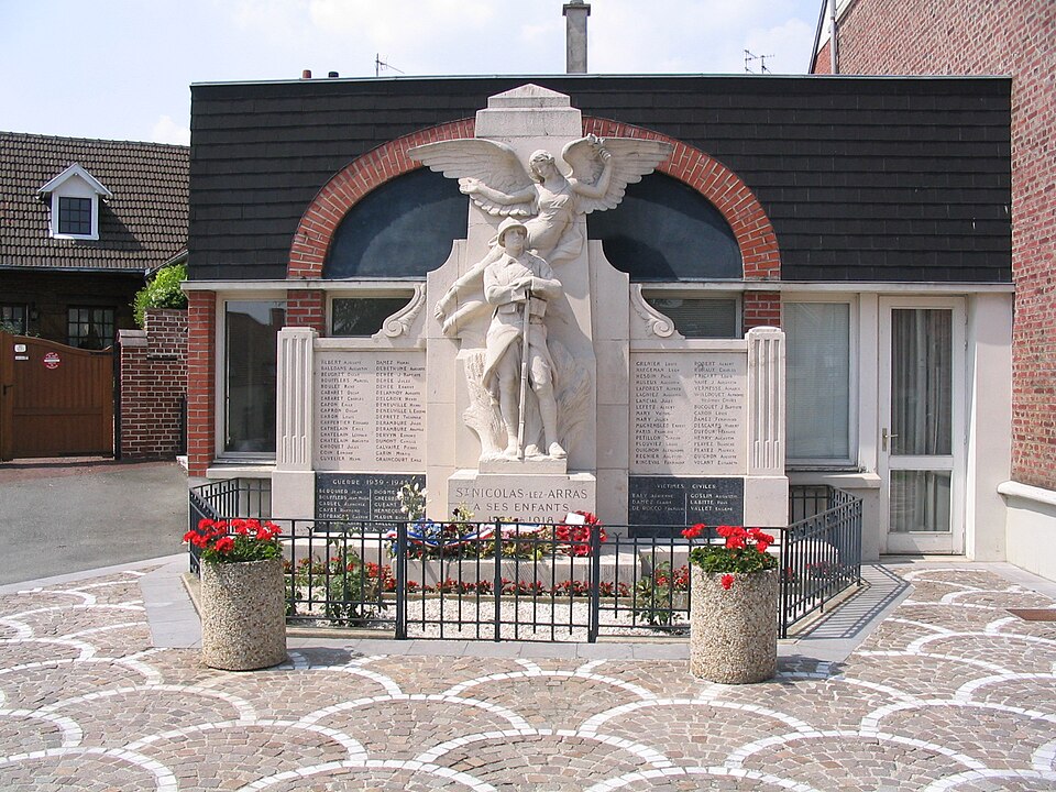 Saint — Nicolas monument aux morts