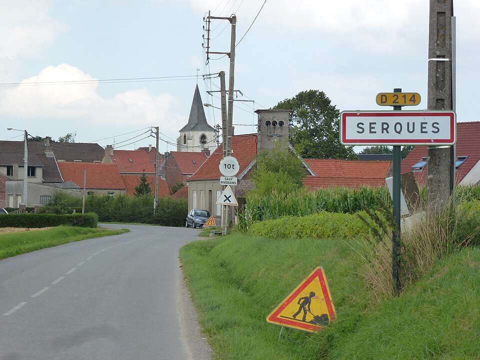 Serques (Pas — de — Calais) city limit sign