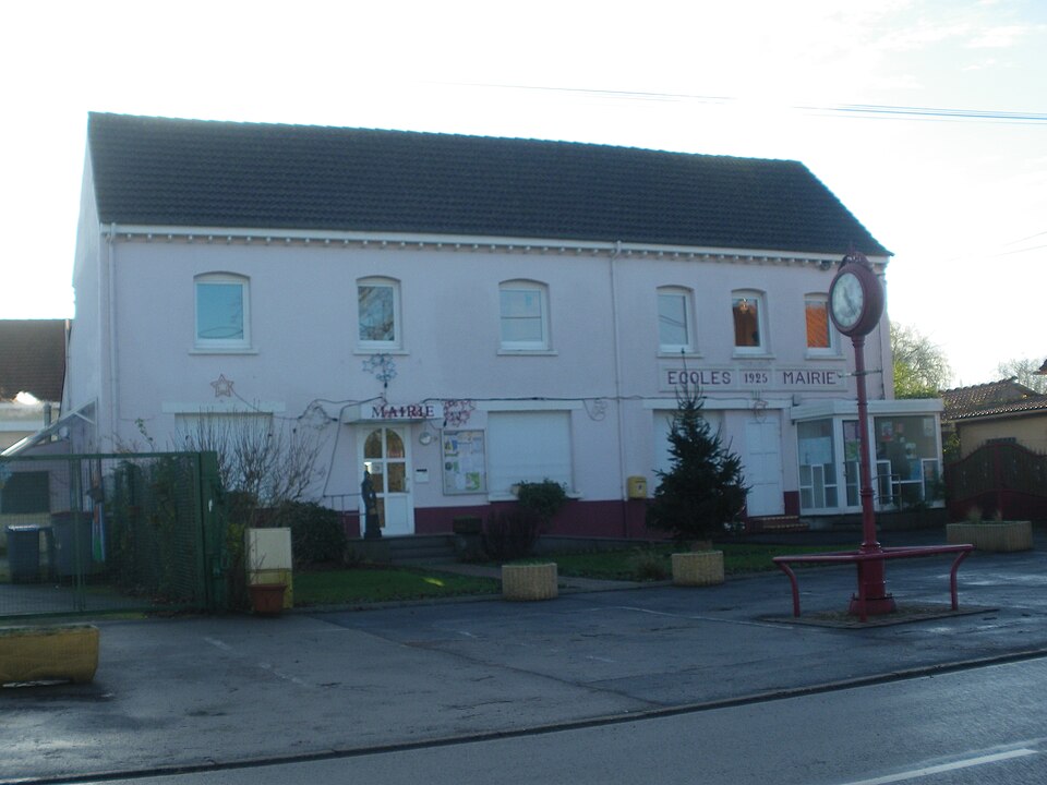 Vieille — Chapelle — Mairie