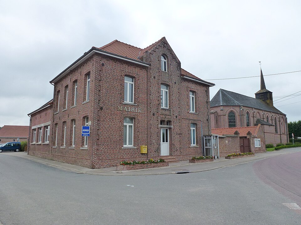 Westrehem (Pas — de — Calais, Fr) mairie et église