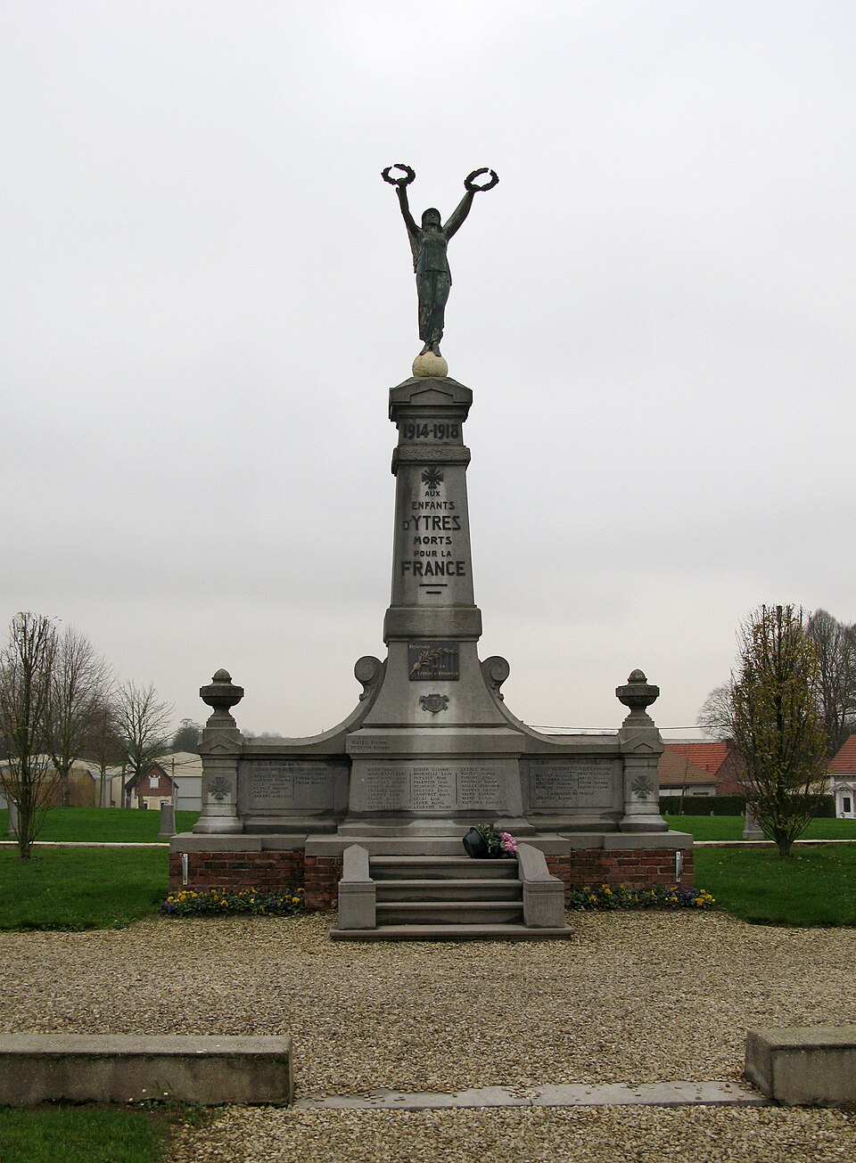Ytres monument — aux — morts 1