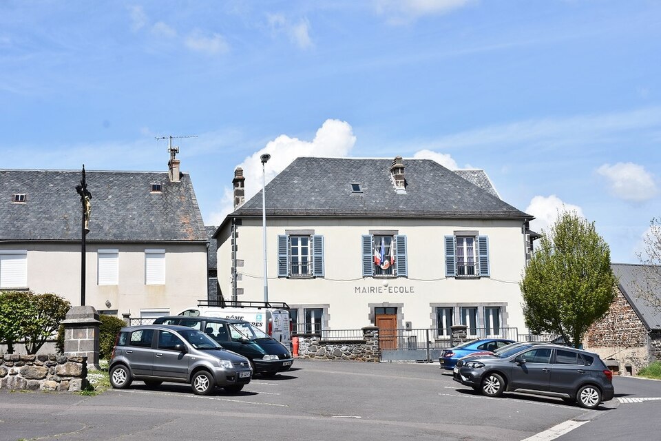 230 Aurieres (63210)