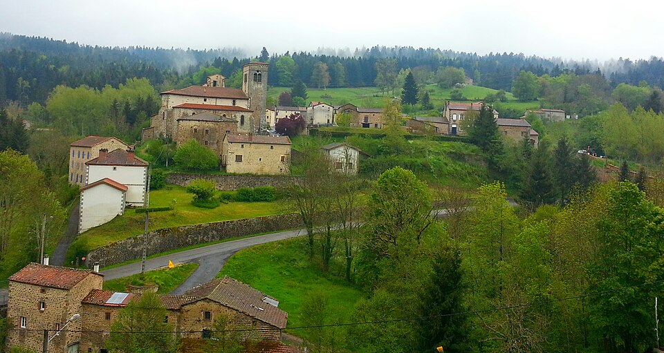 Le village d'Auzelles, au coeur du Livradois — panoramio