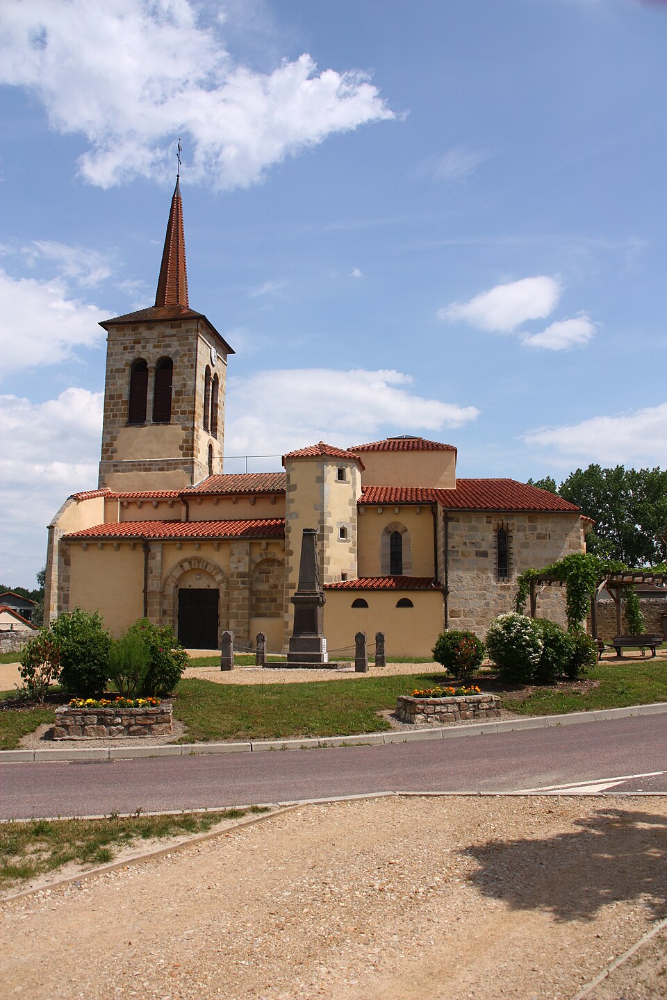 Eglise Saint — Pourçain de Bort — l'étang