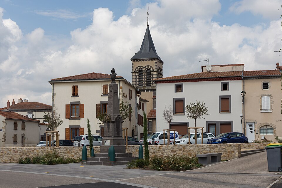 Bouzel — place de la Mairie 20220826