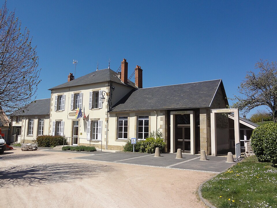 La Cellette (Puy — de — Dôme) écoles et mairie