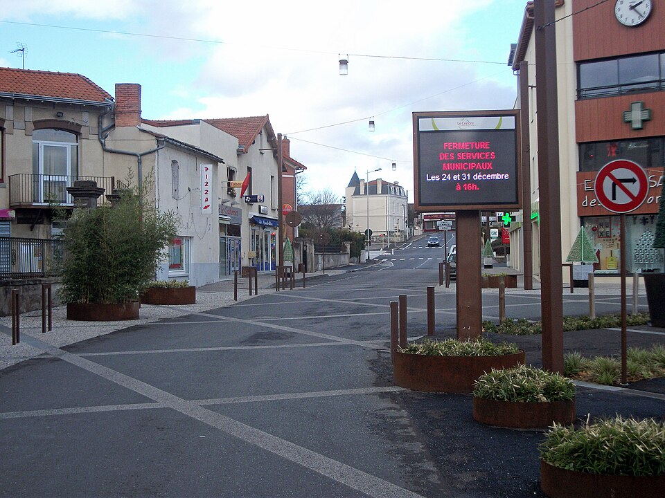 Le Cendre — Avenue Centrale panneau d'informations couleur 2013 — 12 — 25