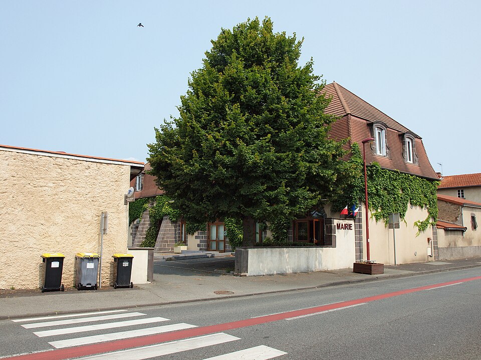 Le Cheix — FR — 63 — mairie — a1