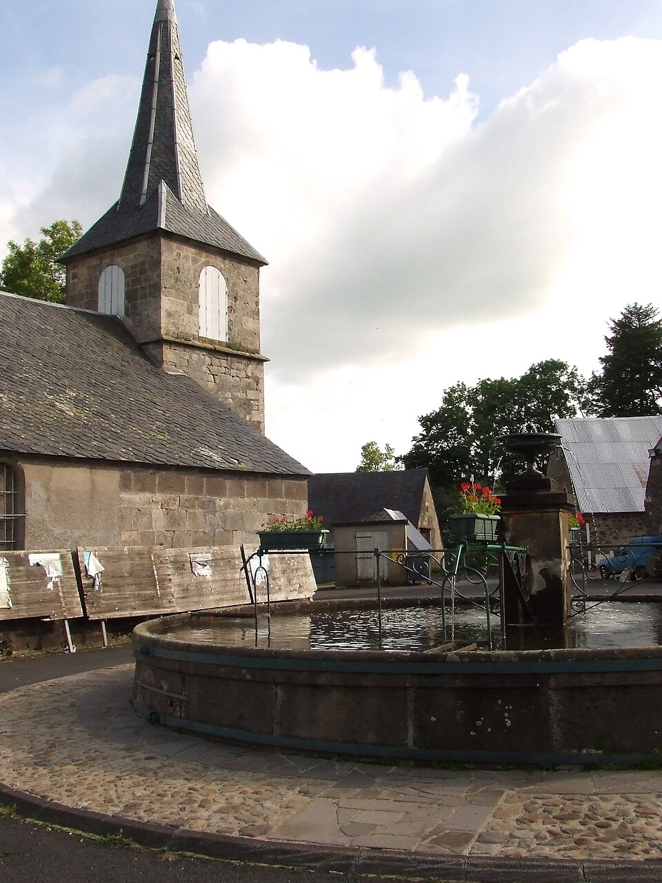 Godivelle — fontaine — eglise