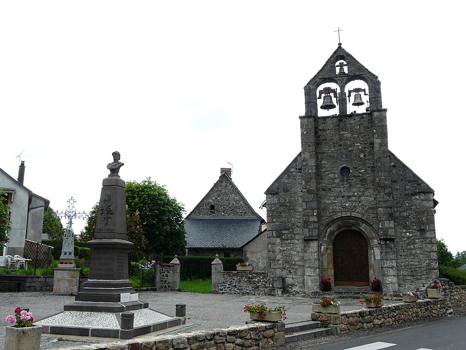 Labessette place de l'église