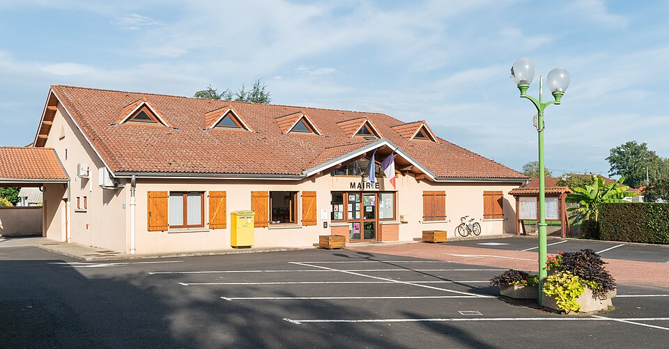 Town hall of Limons (1)