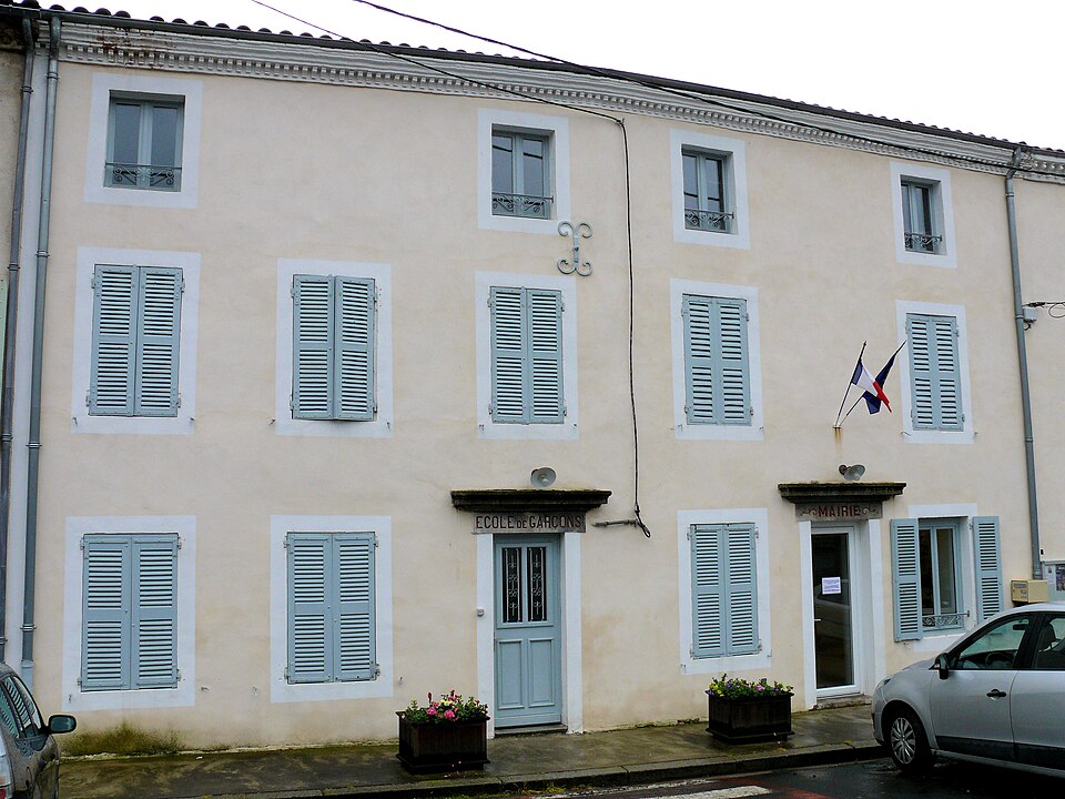 Manglieu — Mairie — école — 827