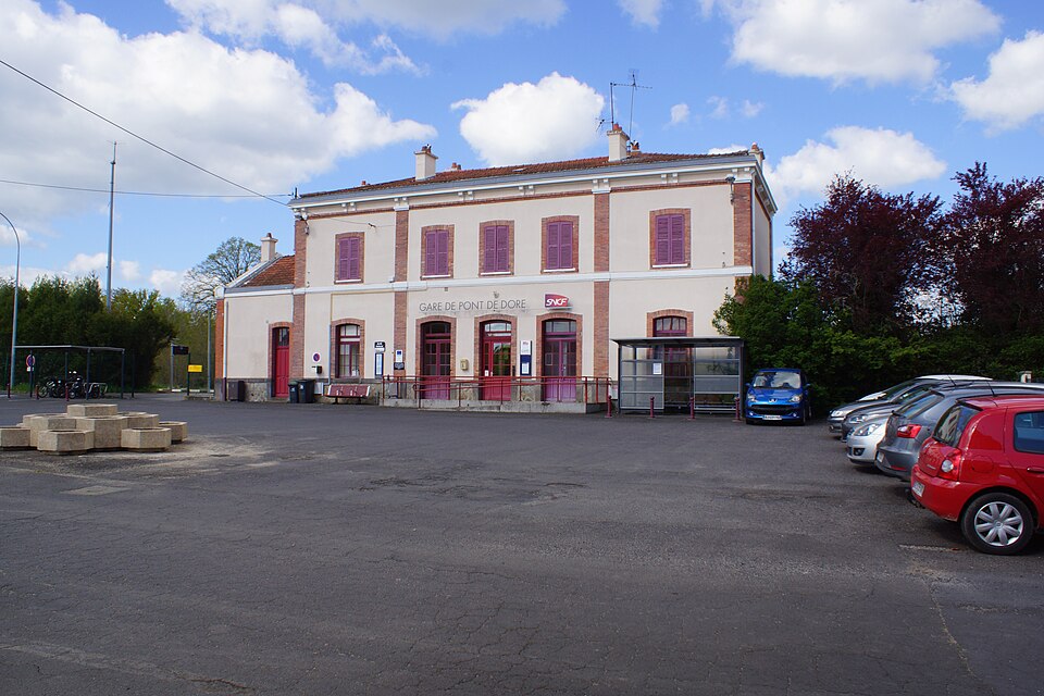Gare — Pont — de — Dore — avril — 2016 01