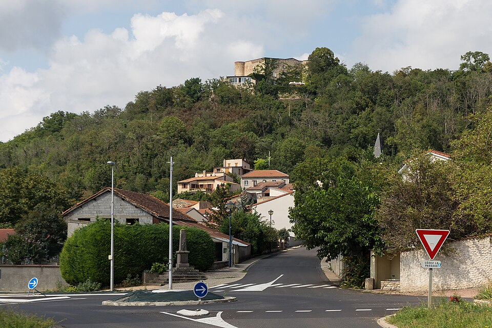 Saint — Bonnet — lès — Allier — 20220826
