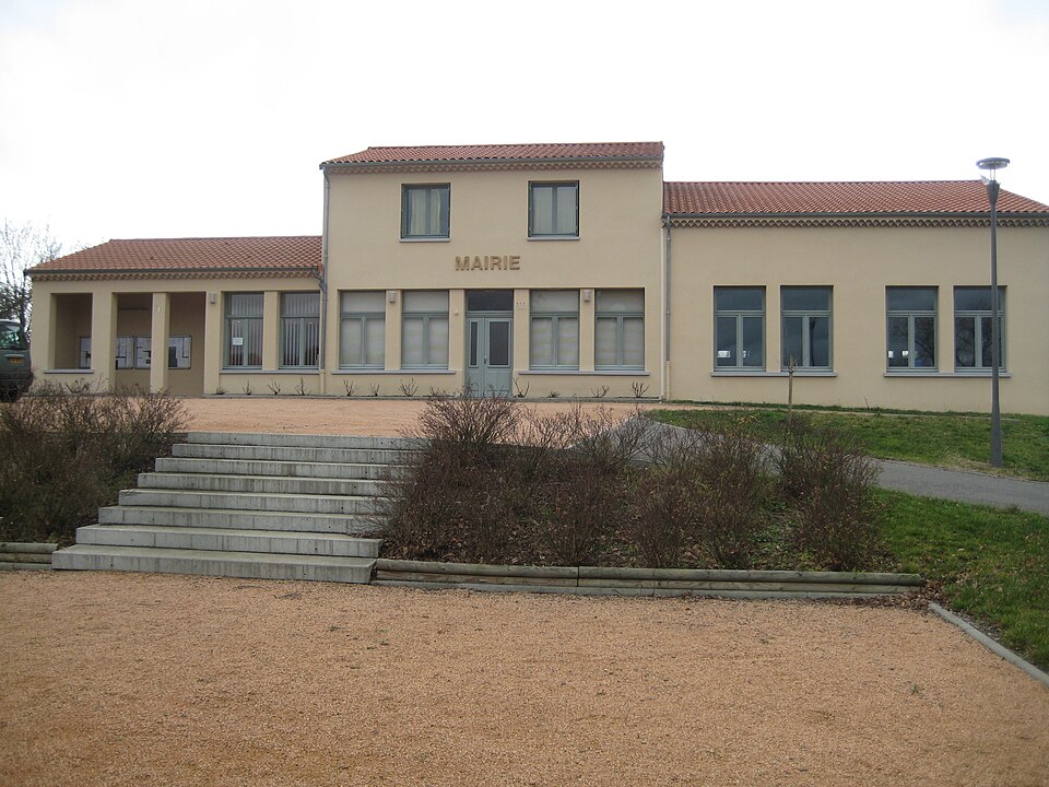Mairie de Saint — Denis — Combarnazat