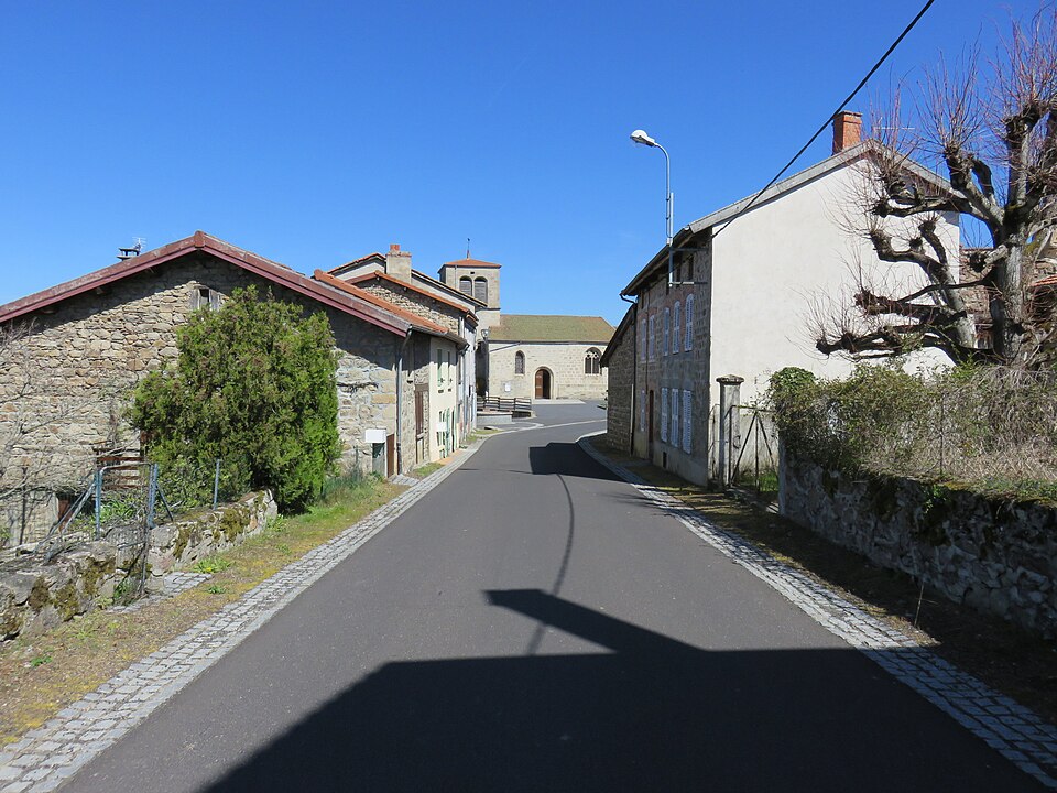 Saint — Just (63) — Rue du village (D251)
