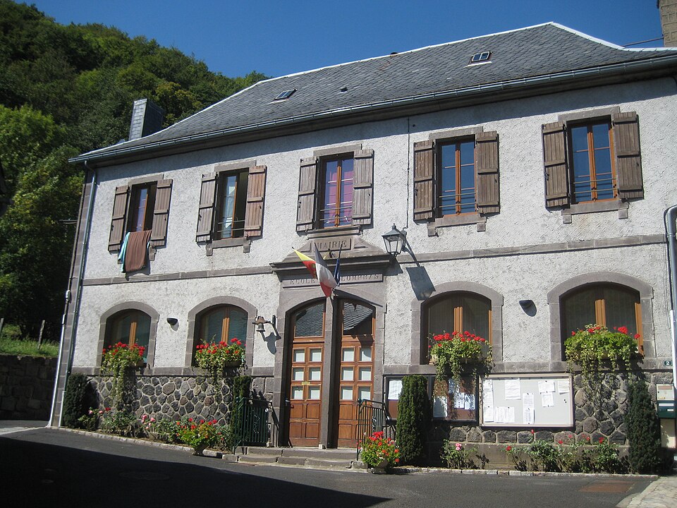 Mairie de Saint — Pierre — Colamine