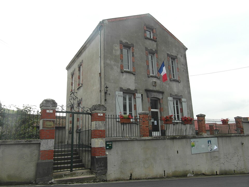 Mairie de Saint — Yvoine (63)