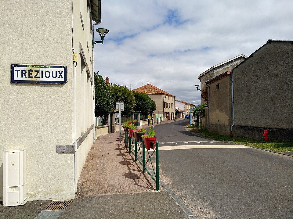Trézioux — Entrée village (août 2021)
