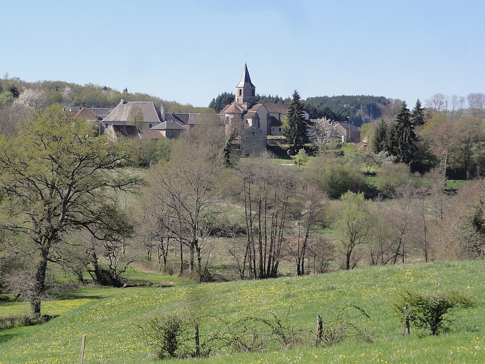 Vergheas (Puy — de — Dôme) vue sur le village (02)