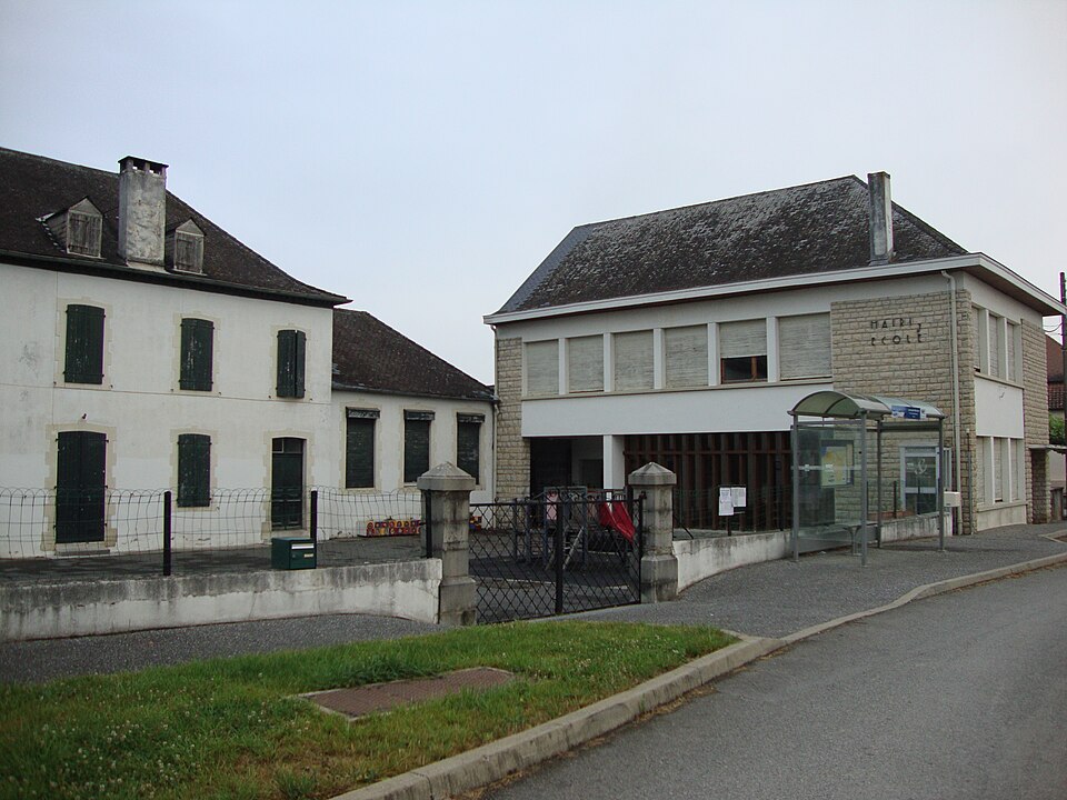 Domezain — Berraute (Pyr — Atl, Fr) Mairie — école à Domezain