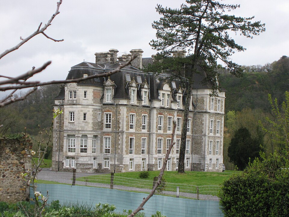 Escos — chateau — 001