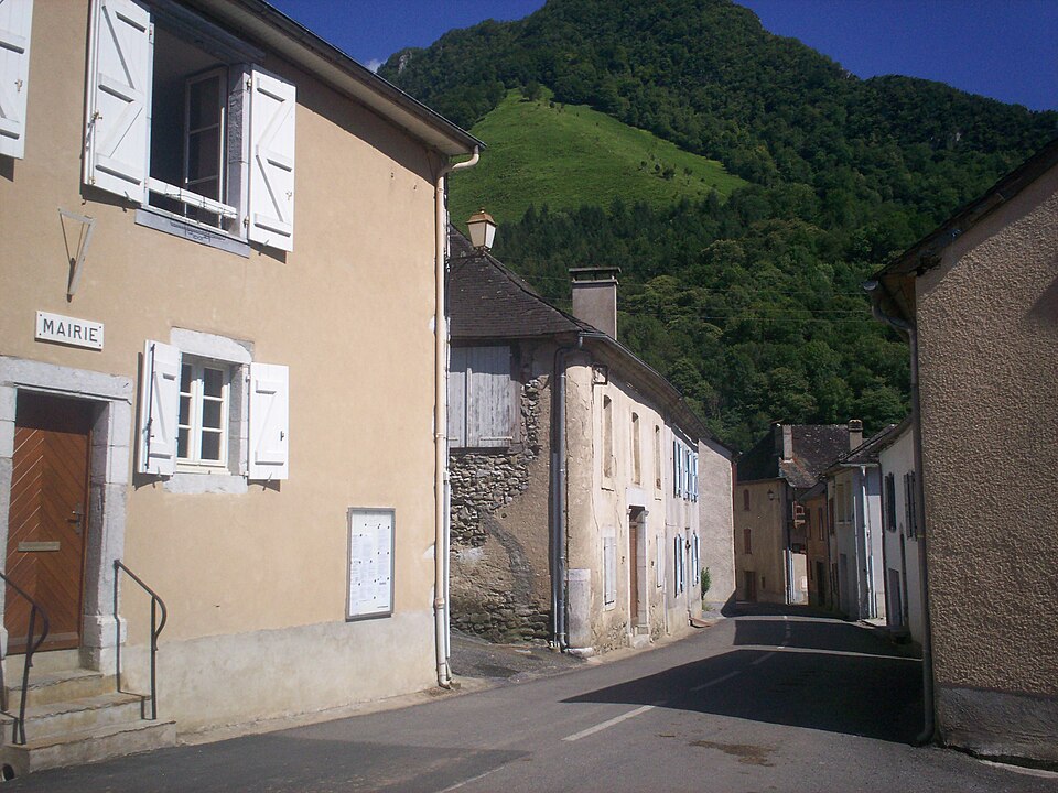 Maison Comuna Escot