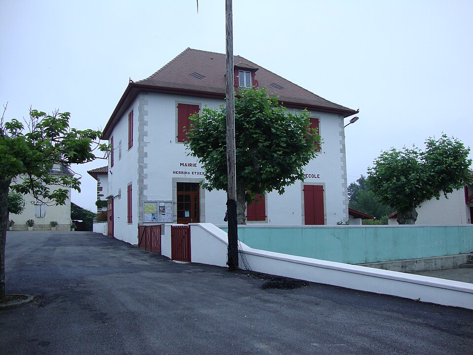 Etcharry (Pyr — Atl, Fr) mairie — école