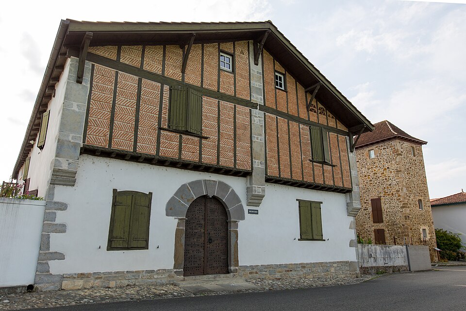 Garris — Colombage briques