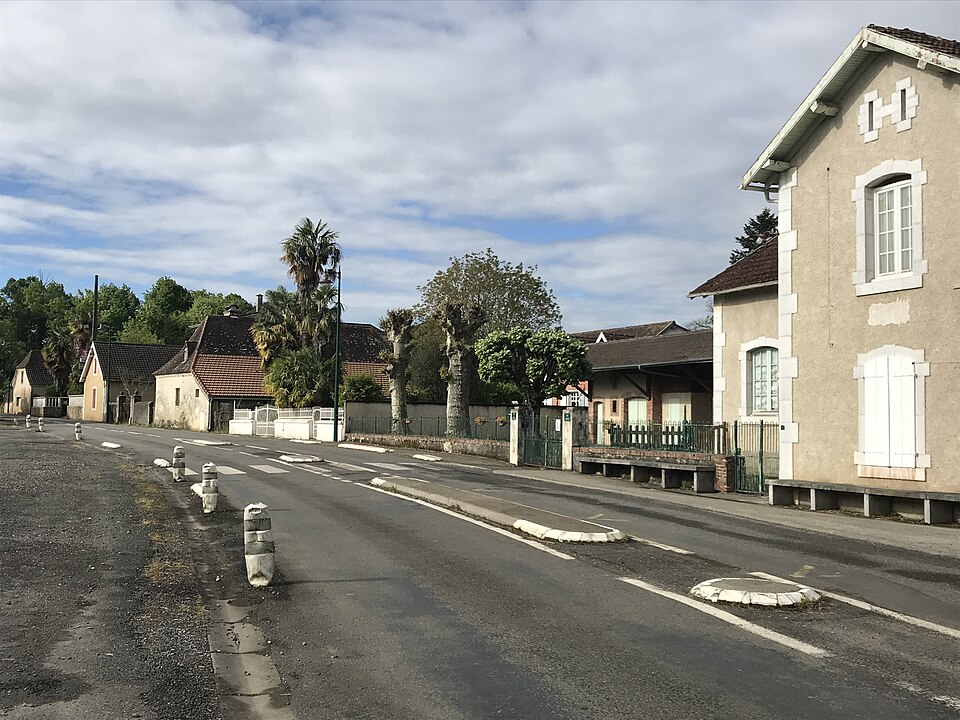 Lalongue rue principale