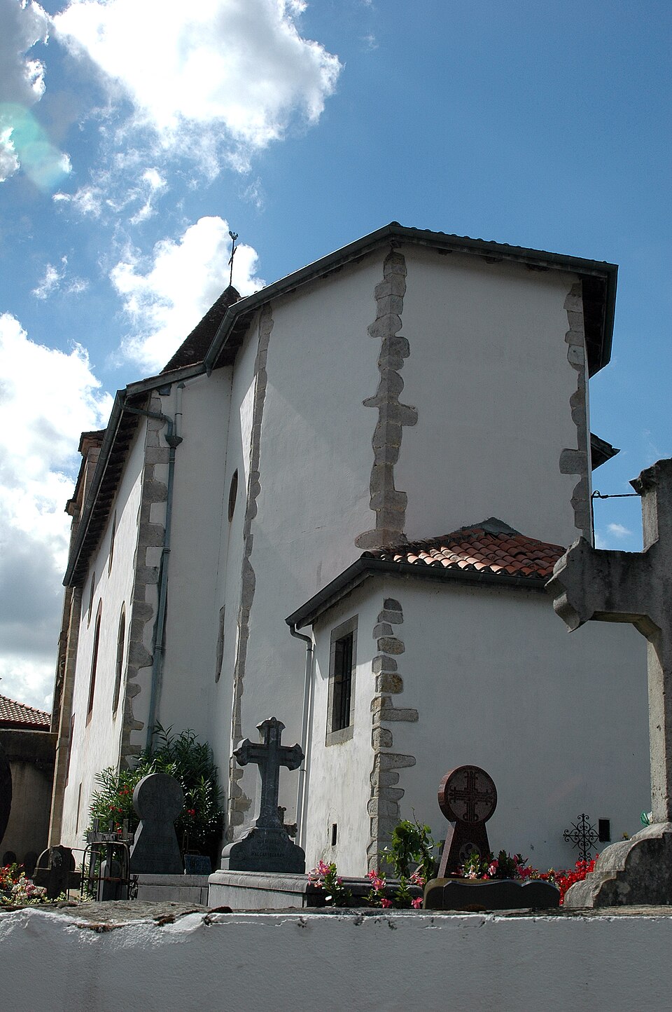 Louhossoa Eglise Stèles