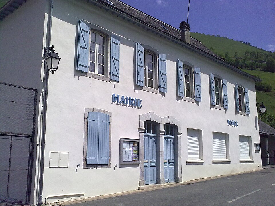 Mairie et école de Lourdios — Ichère