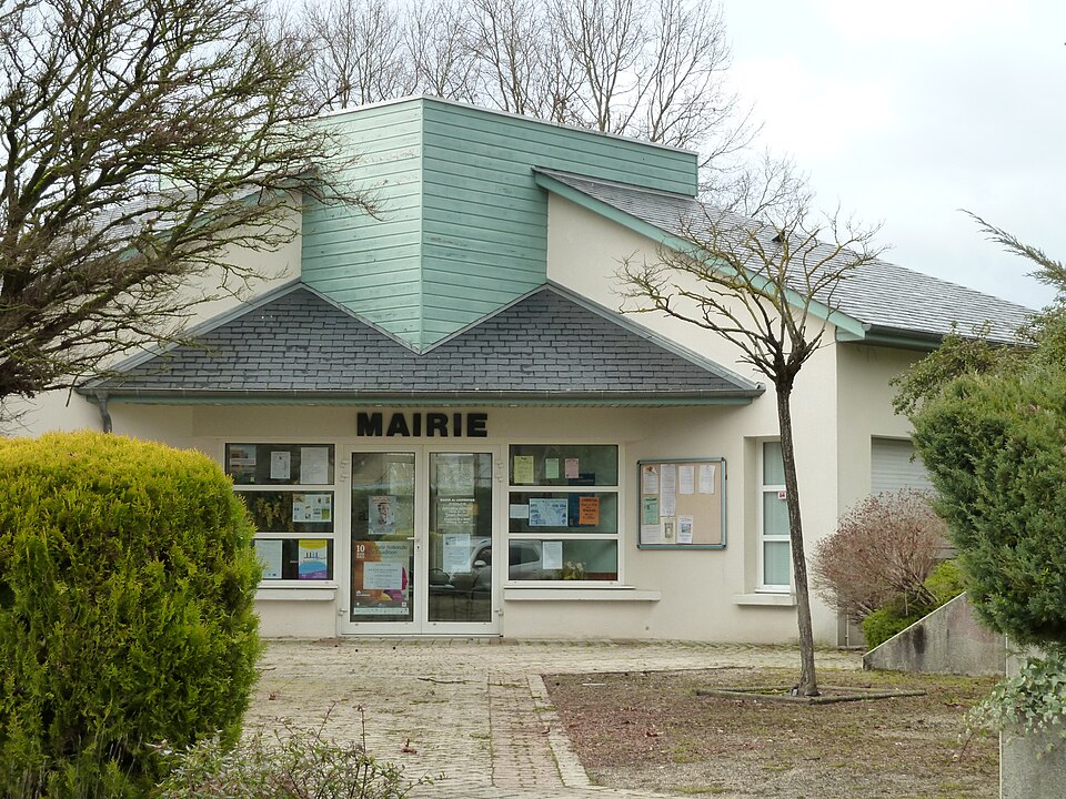 Mairie de Lourenties vue 2