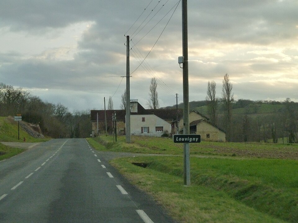 Entrée dans Louvigny (Pyrénées — Atlantiques)