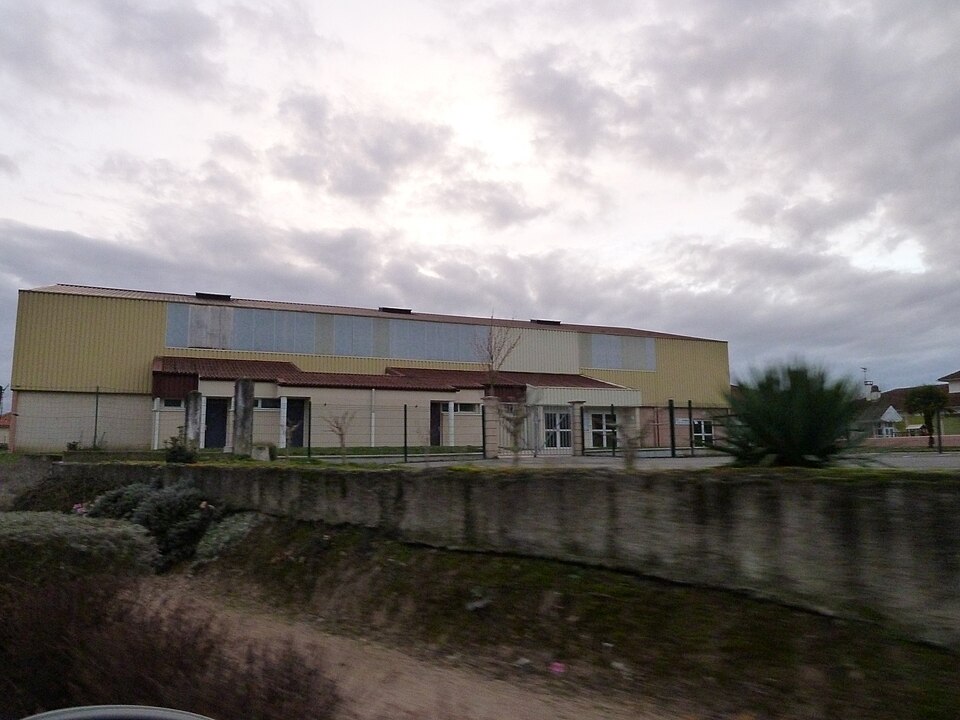 Salle polyvalente de Mazerolles (Pyrénées — Atlantiques)
