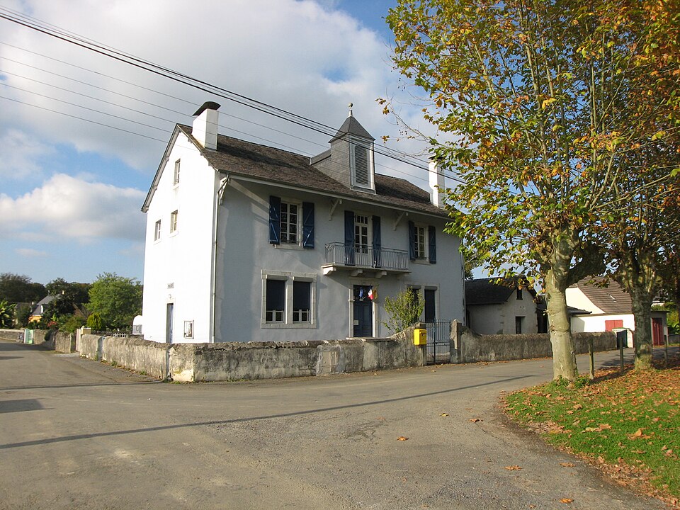 Poey — Oloron mairie 003