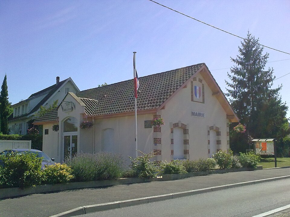 Mairie de Sallespisse vue 2