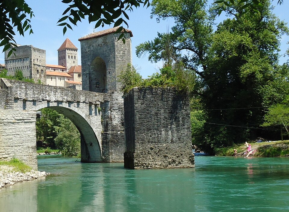 Sauveterre — de — Béarn, Pyrenees Atlantiques