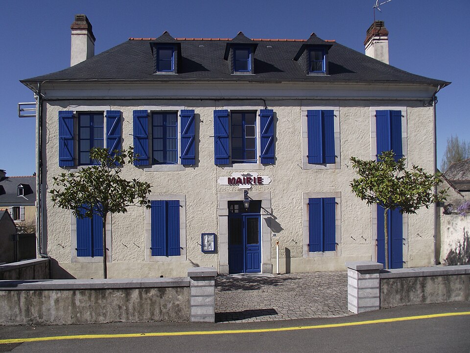 Mairie d'Adé (Hautes — Pyrénées, France)