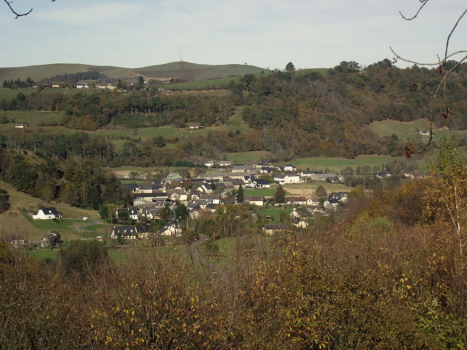 Arcizac — ez — Angles vu des Angles (Hautes — Pyrénées, France)