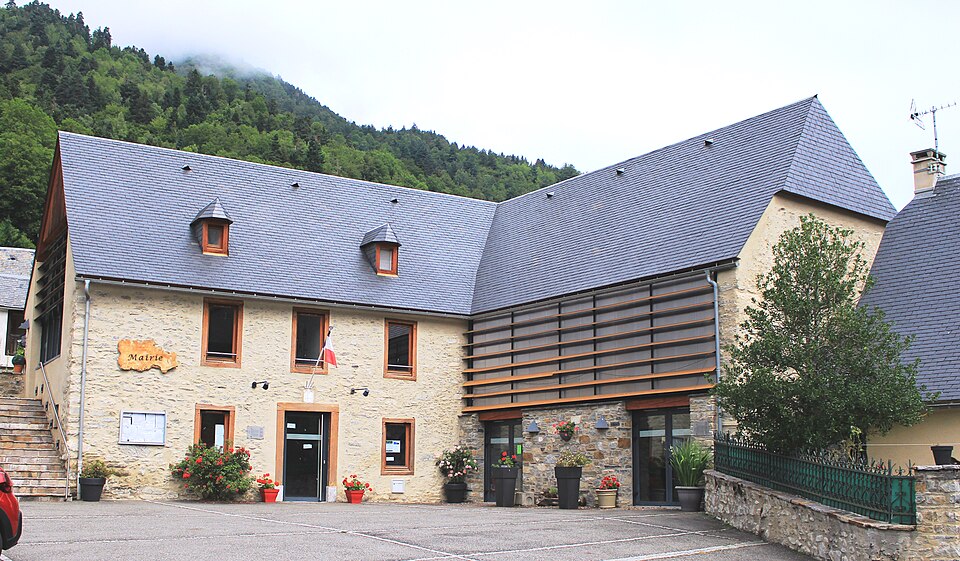 Mairie de Avajan (Hautes — Pyrénées) 1